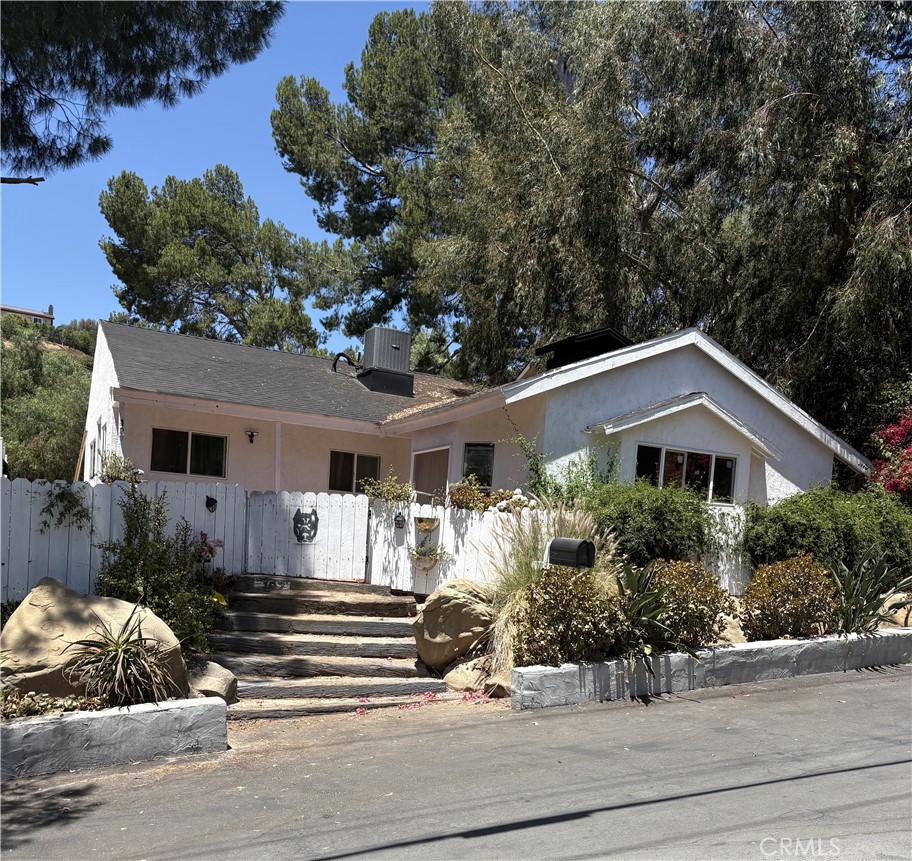 107 VENTURA WAY Property Photo 1