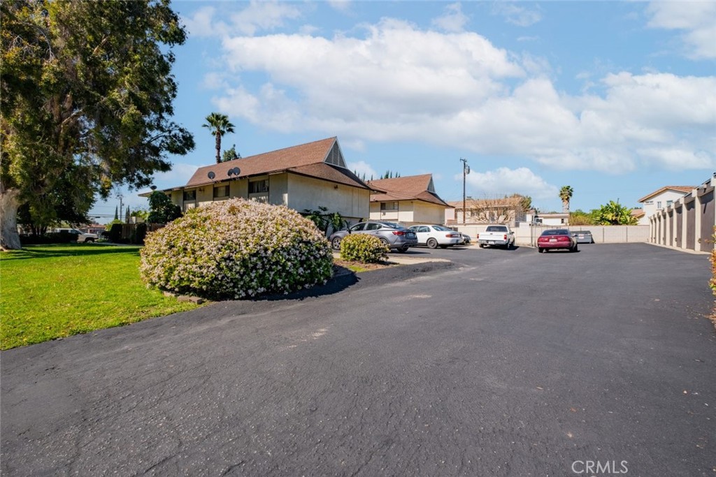 1935 Royalty Drive Property Photo