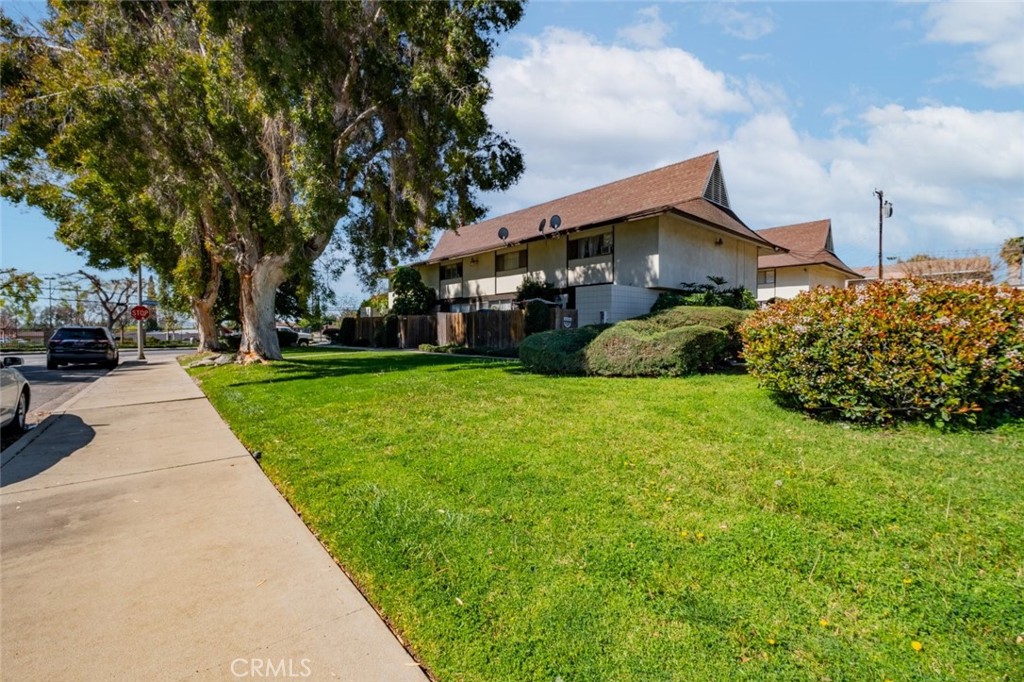 1935 Royalty Drive Property Photo 2