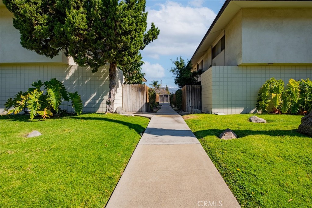1935 Royalty Drive Property Photo 4