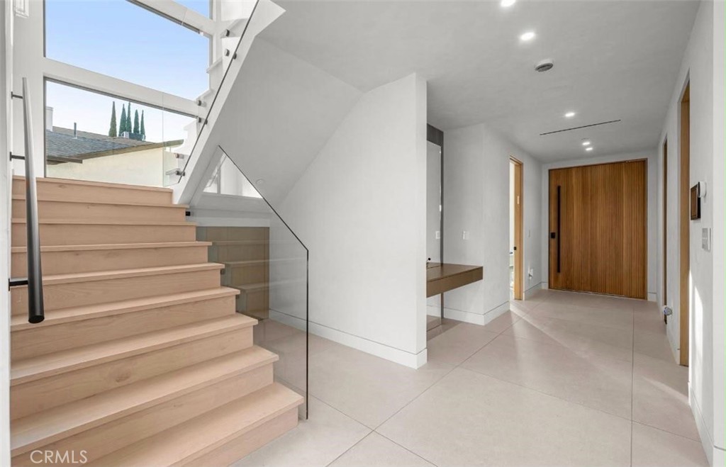 5028 Lindley Property Photo 10
