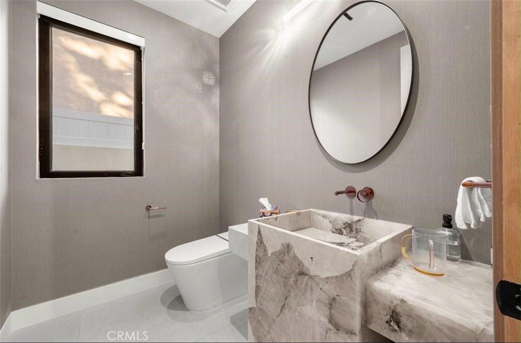 5028 Lindley Property Photo 14
