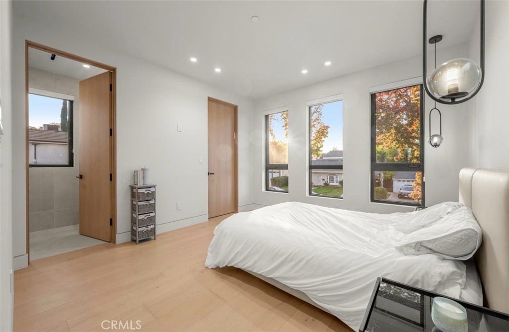 5028 Lindley Property Photo 15