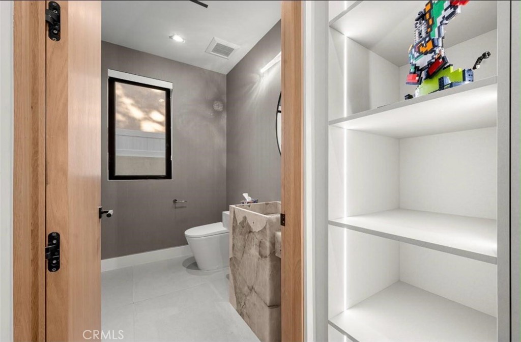 5028 Lindley Property Photo 16