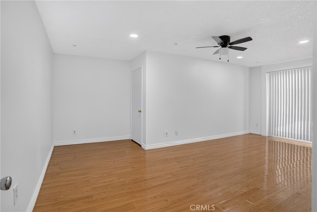 8828 Burnet Ave 9 Property Photo 15