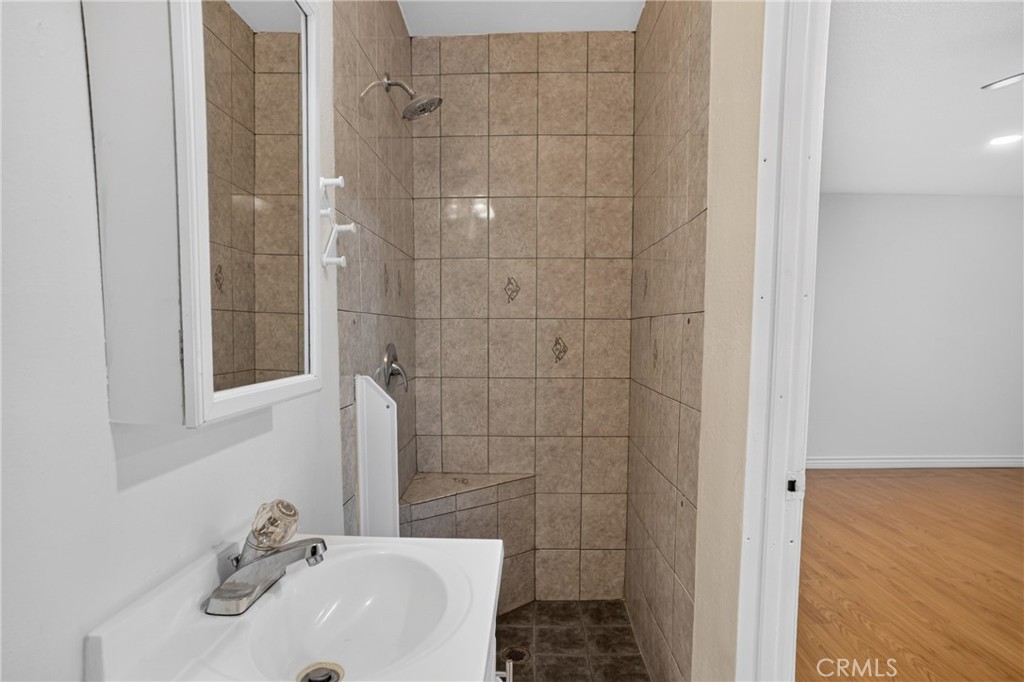 8828 Burnet Ave 9 Property Photo 20