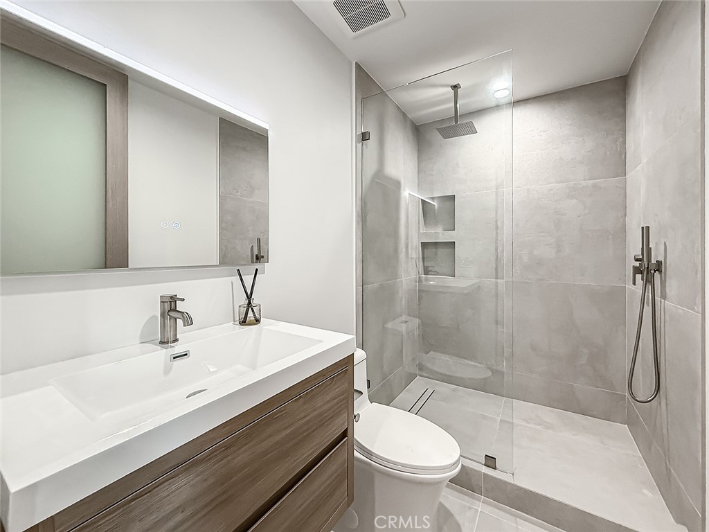 5134 Medina Property Photo 41