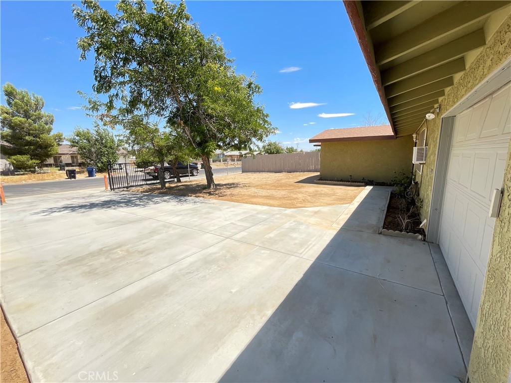 21219 Kenniston Property Photo 3