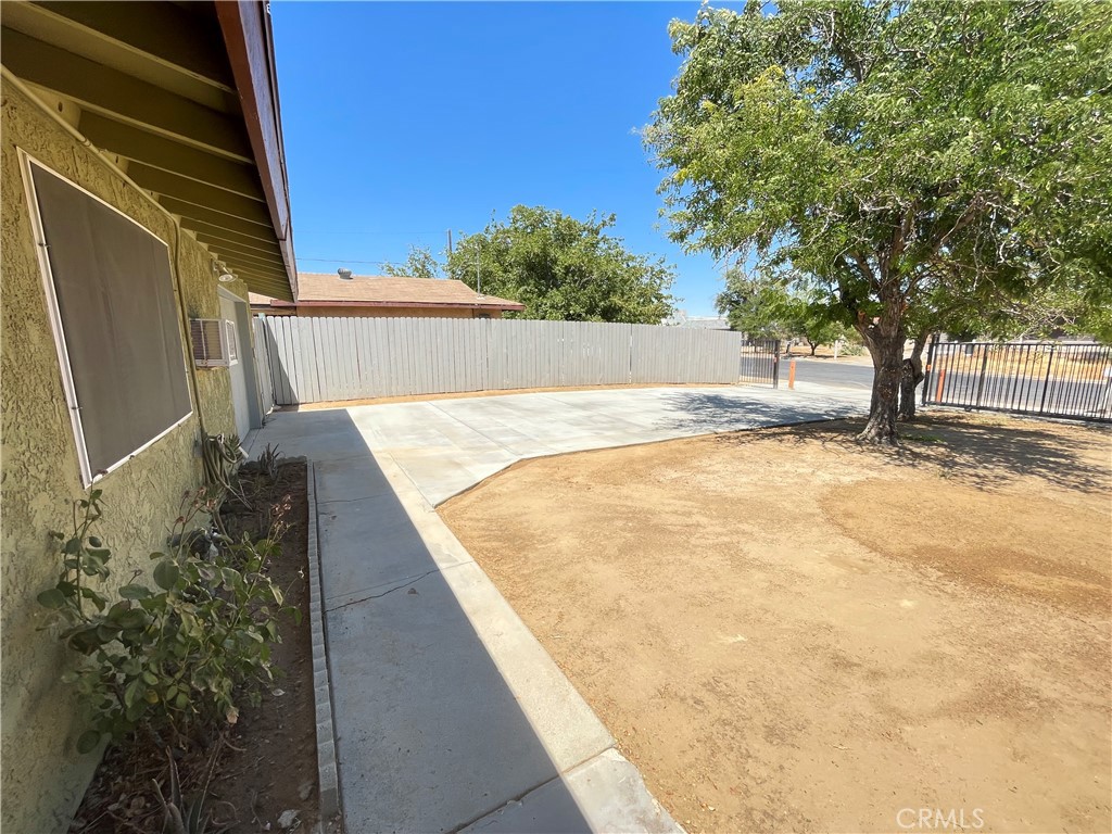 21219 Kenniston Property Photo 4