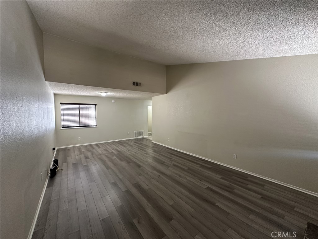 37628 13th E Property Photo 4