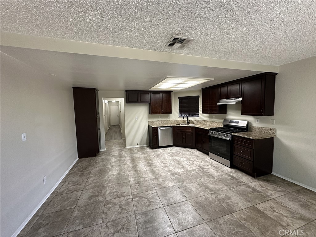 37628 13th E Property Photo 7