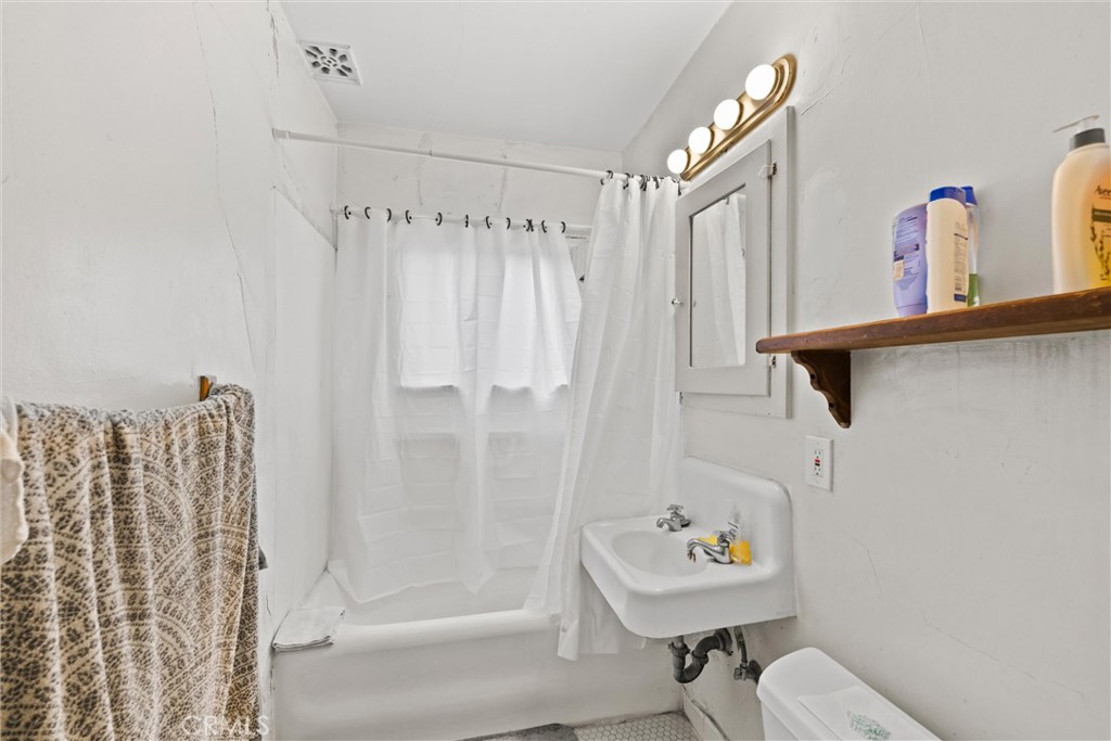 3562 Orange Property Photo 17