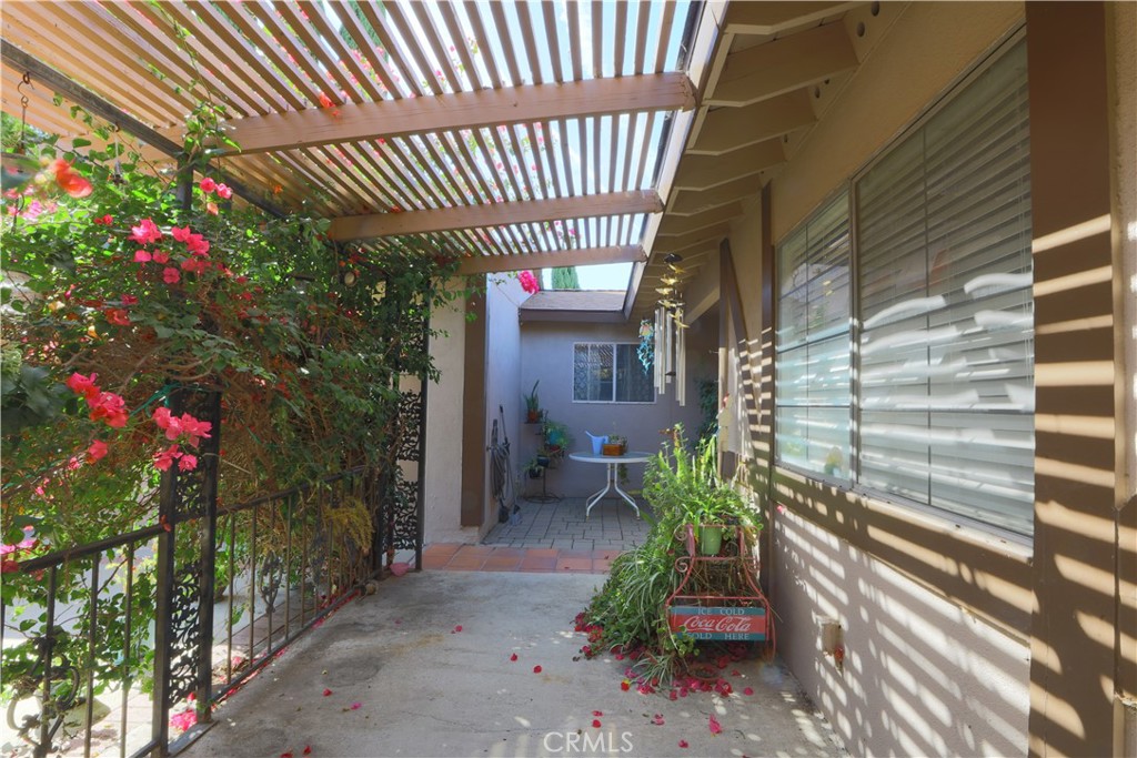 27340 Arriola Avenue Property Photo 6
