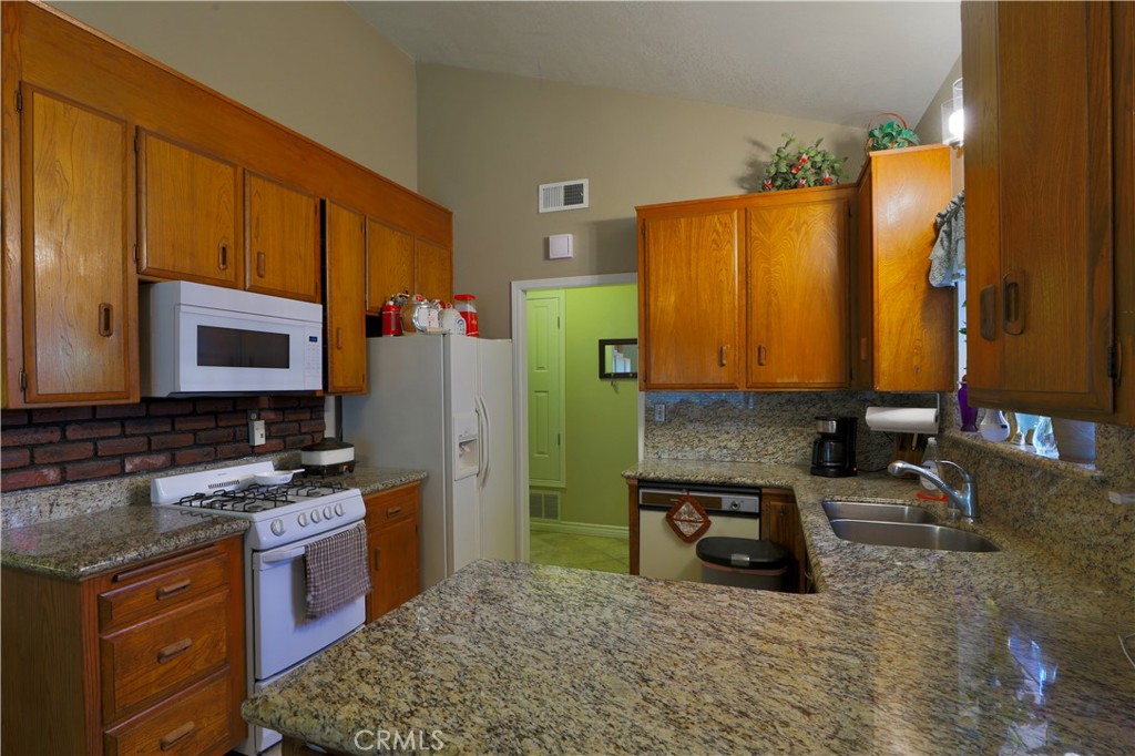 27340 Arriola Avenue Property Photo 9