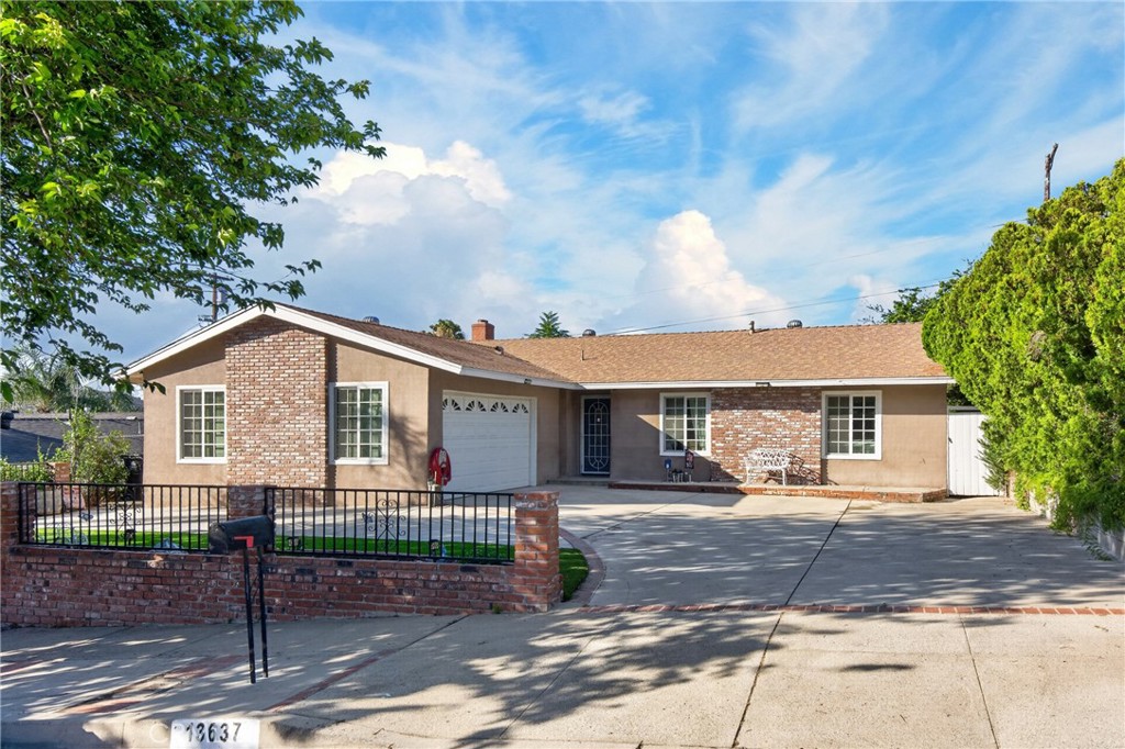 13637 Marchant Property Photo 4