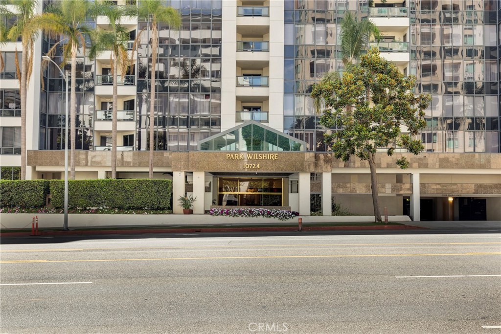 10724 Wilshire Boulevard 509 Property Photo 2