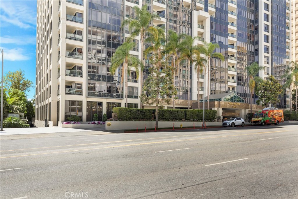 10724 Wilshire Boulevard 509 Property Photo 3