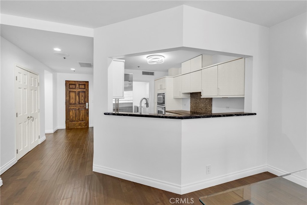 10724 Wilshire Boulevard 509 Property Photo 15