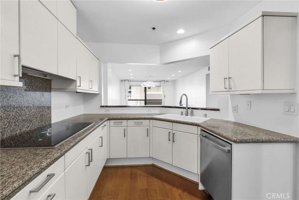 10724 Wilshire Boulevard 509 Property Photo 19