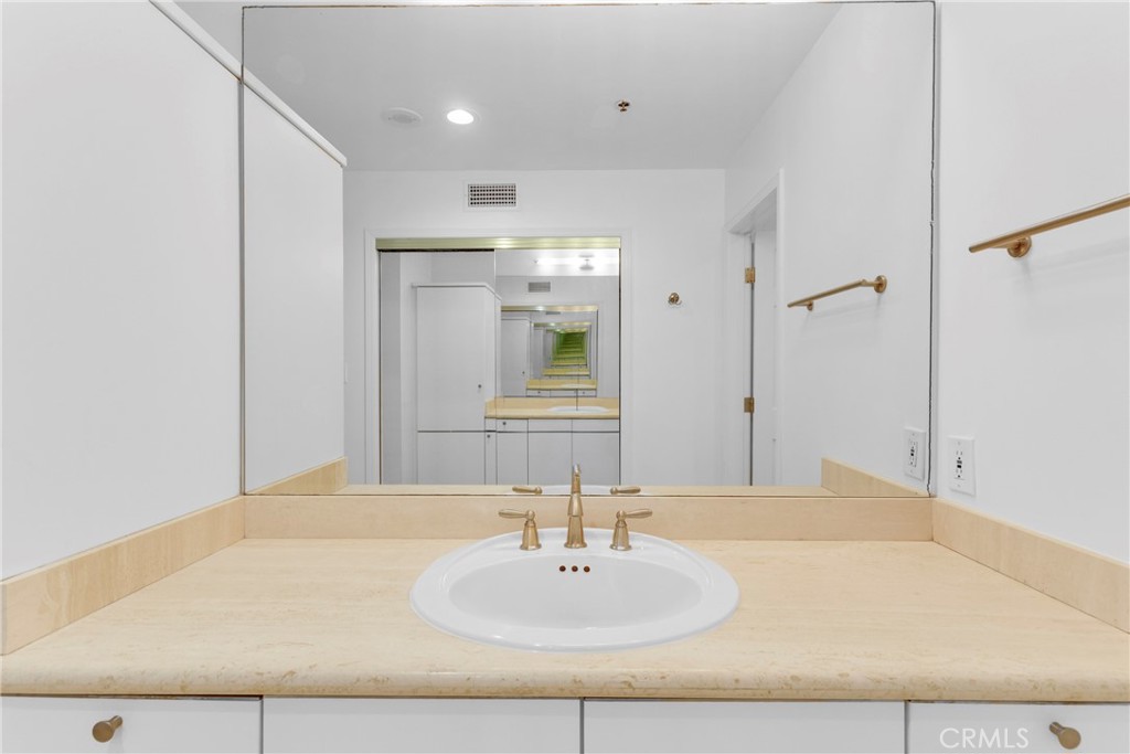 10724 Wilshire Boulevard 509 Property Photo 26