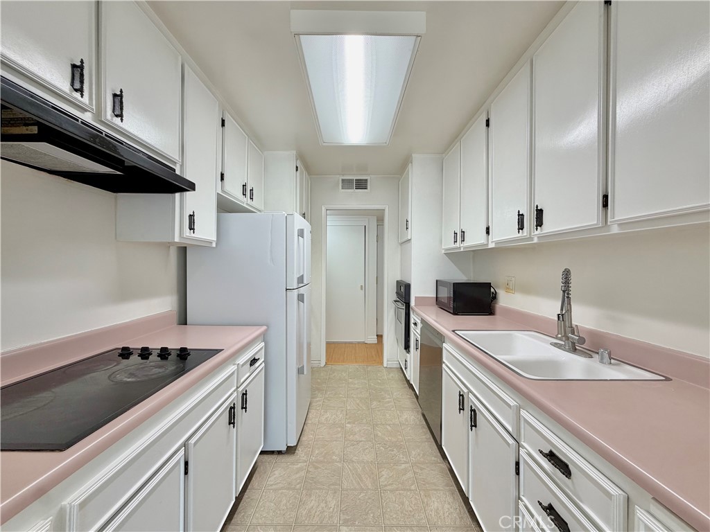 14141 Dickens 311 Property Photo 6