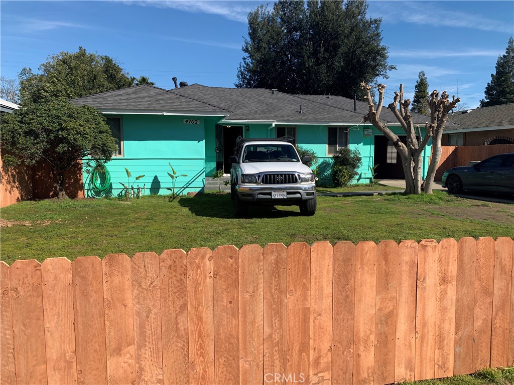 4702 N Fruit Avenue Property Photo 1