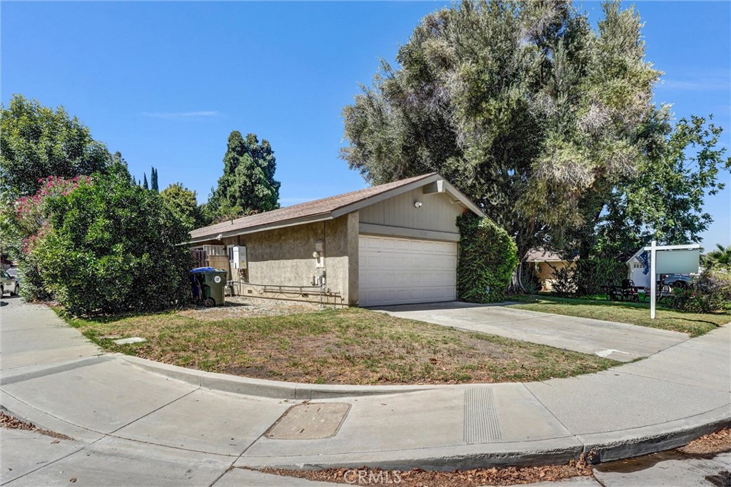 24389 La Glorita Property Photo 2