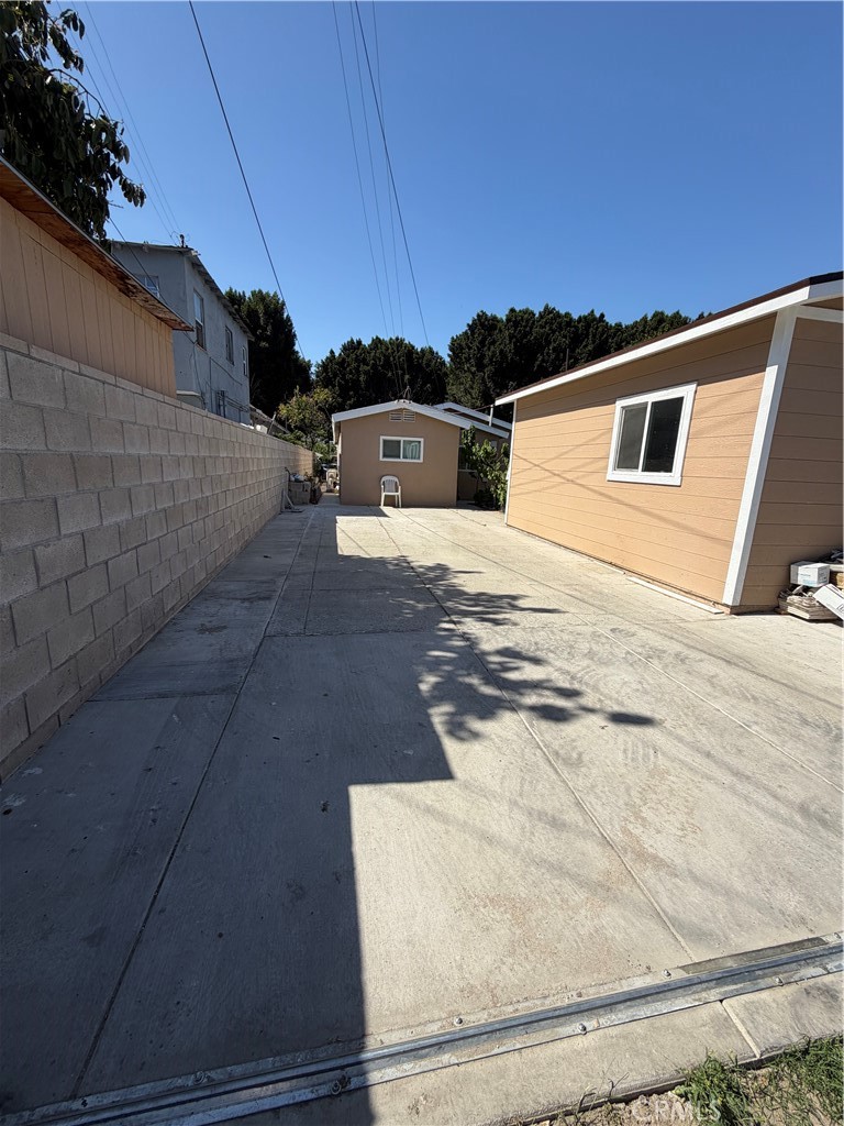 1329 E 56th Property Photo 2