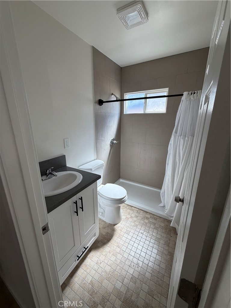 1329 E 56th Property Photo 12