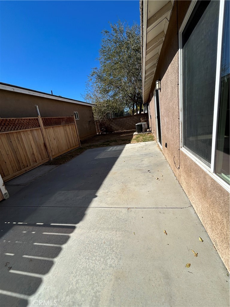 722 E. Avnue J6 Property Photo 4