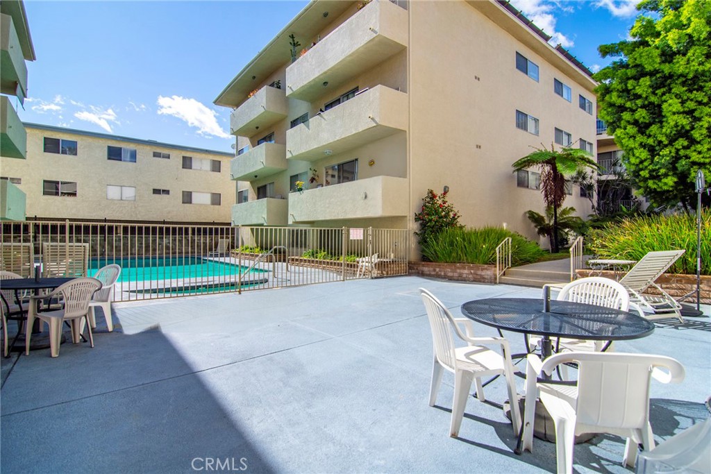 5400 Lindley Avenue 101 Property Photo 16