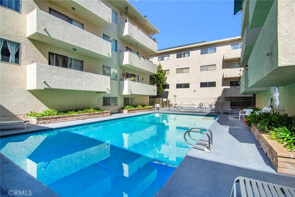 5400 Lindley Avenue 101 Property Photo 18