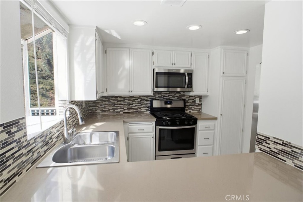 26901 Rainbow Glen Drive 643 Property Photo 4