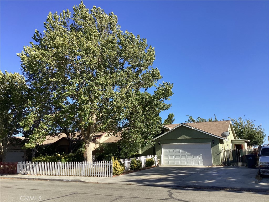 2116 Phlox Property Photo 3