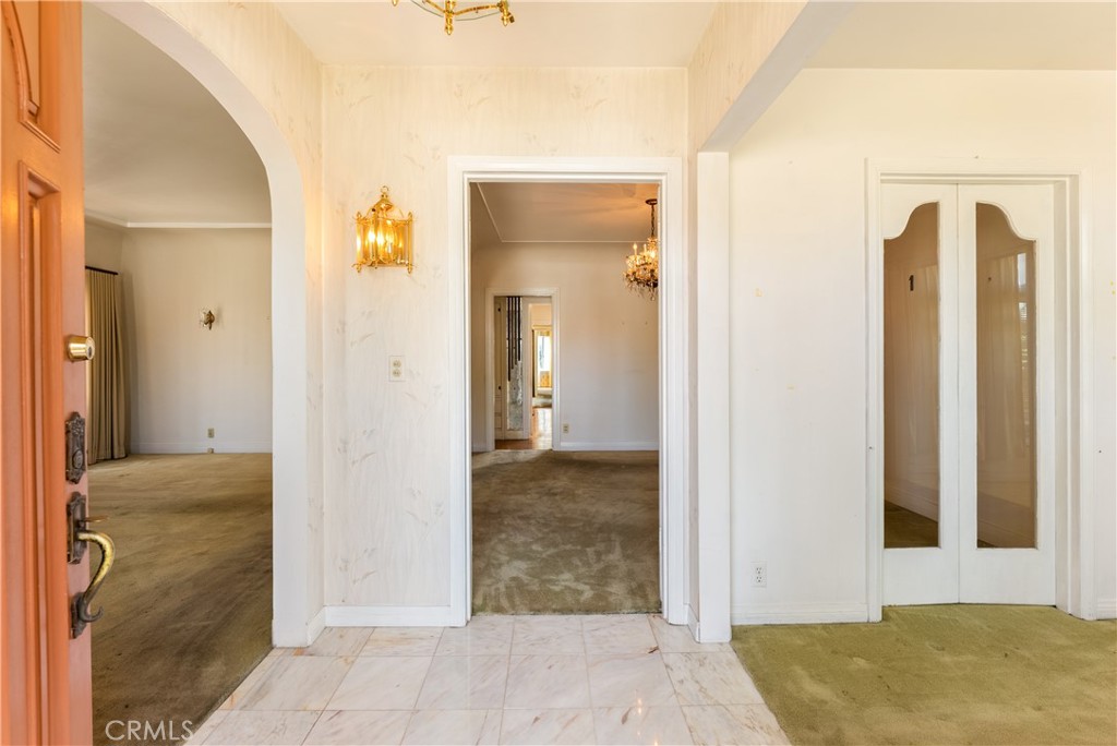 208 S Carson Property Photo 6