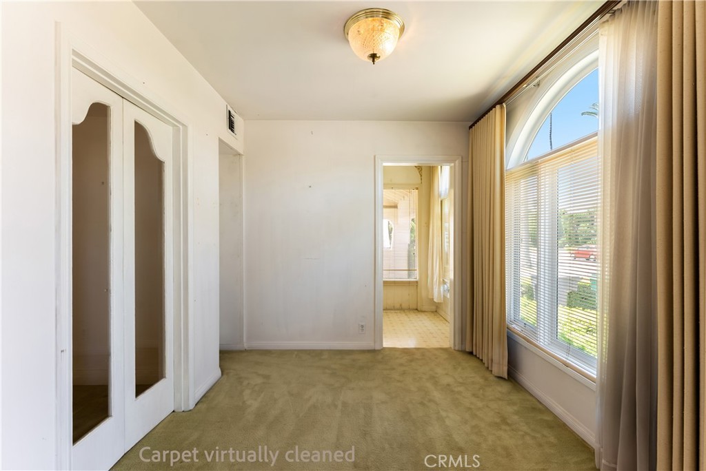 208 S Carson Property Photo 7