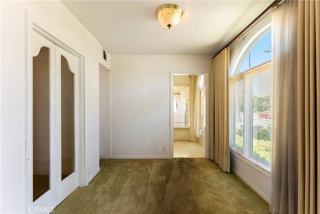 208 S Carson Property Photo 8