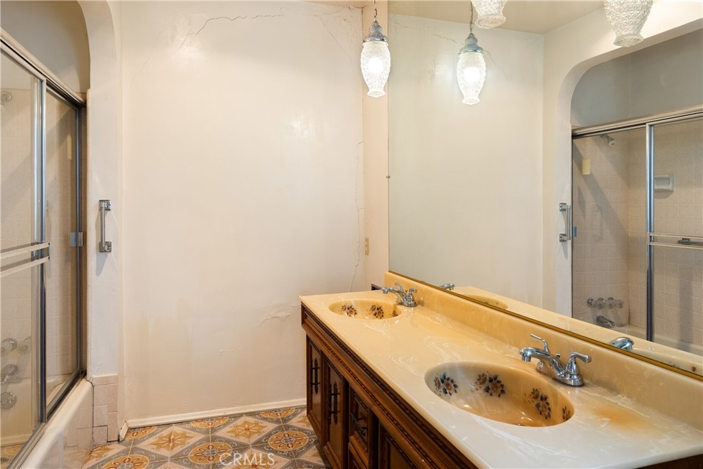 208 S Carson Property Photo 25