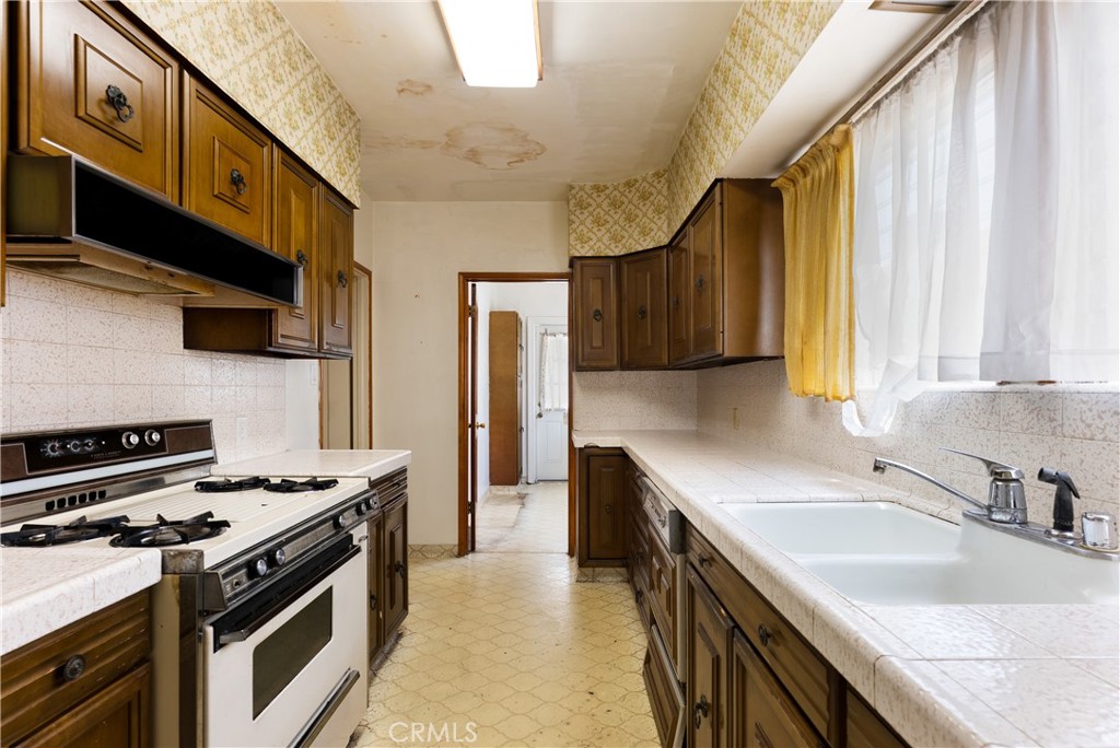 208 S Carson Property Photo 27