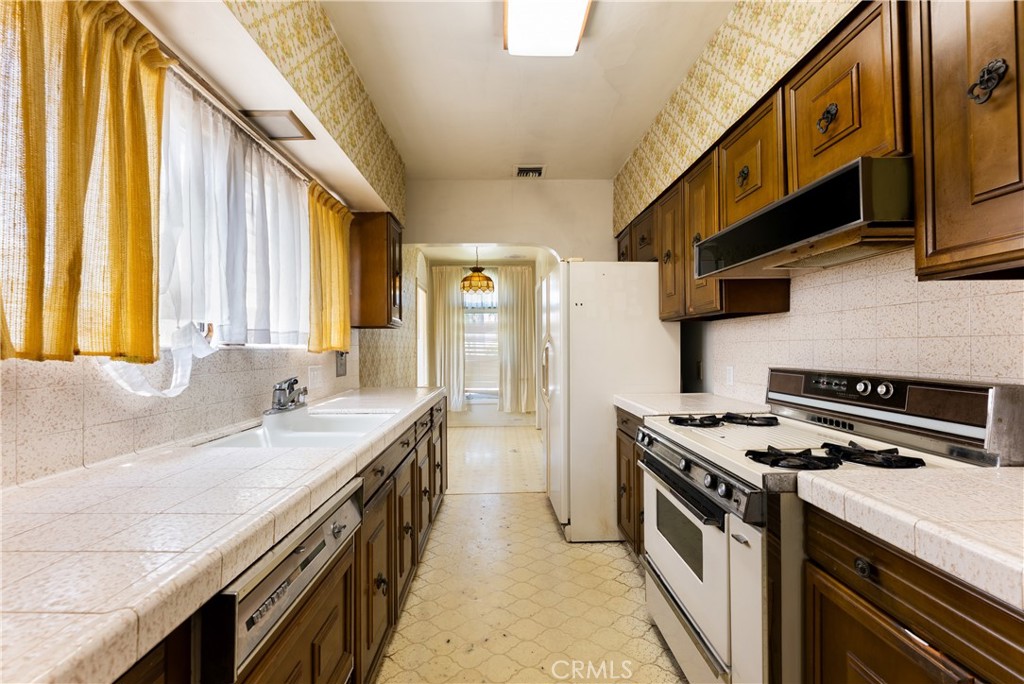 208 S Carson Property Photo 28
