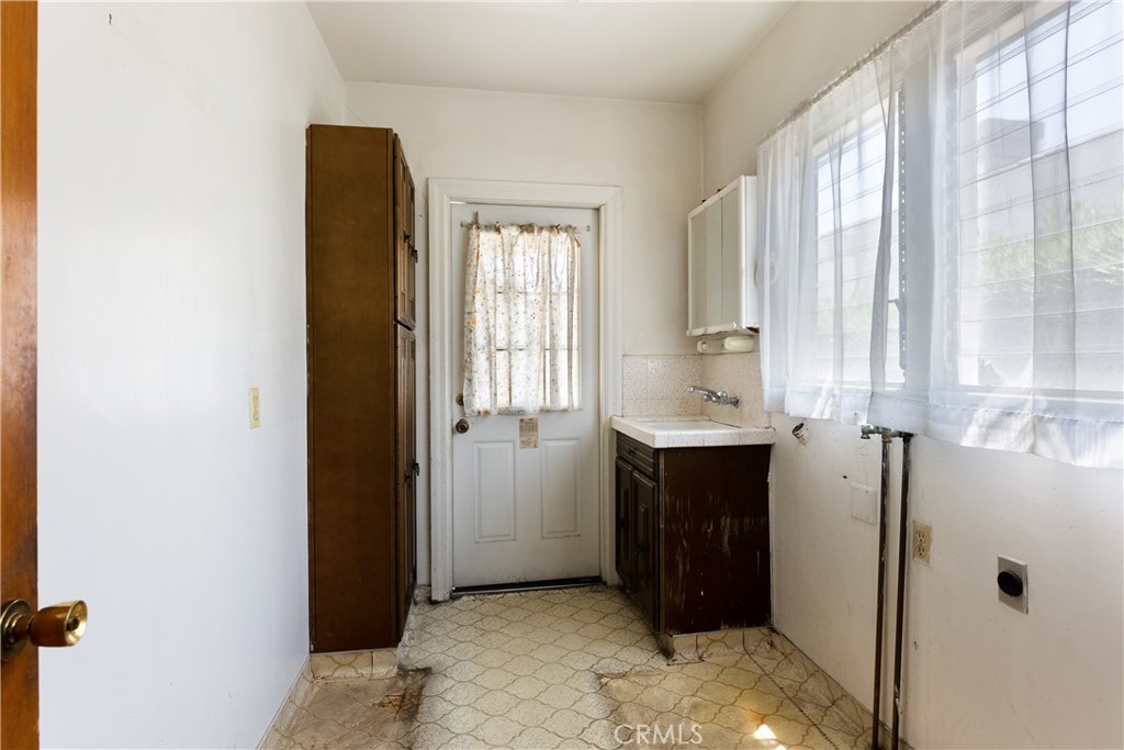 208 S Carson Property Photo 31