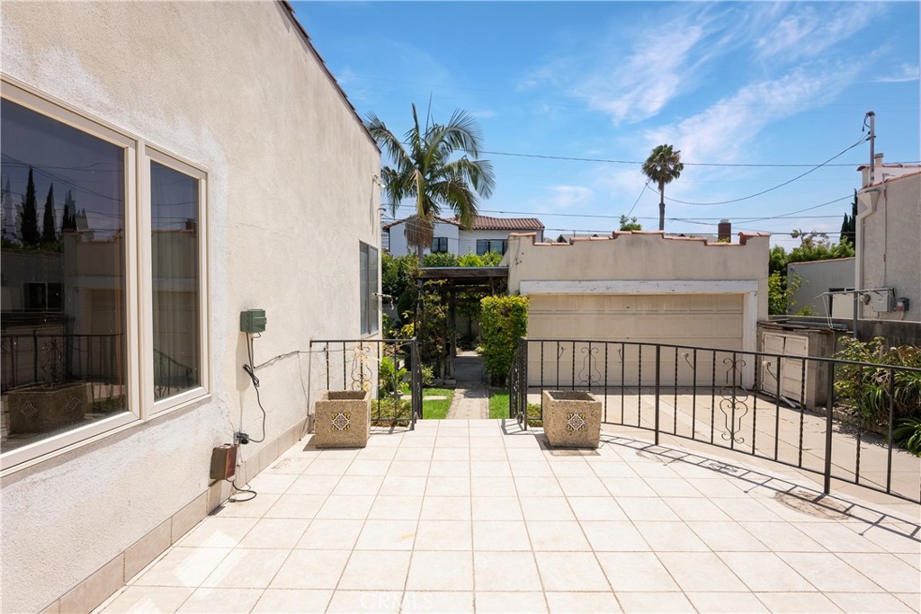 208 S Carson Property Photo 32