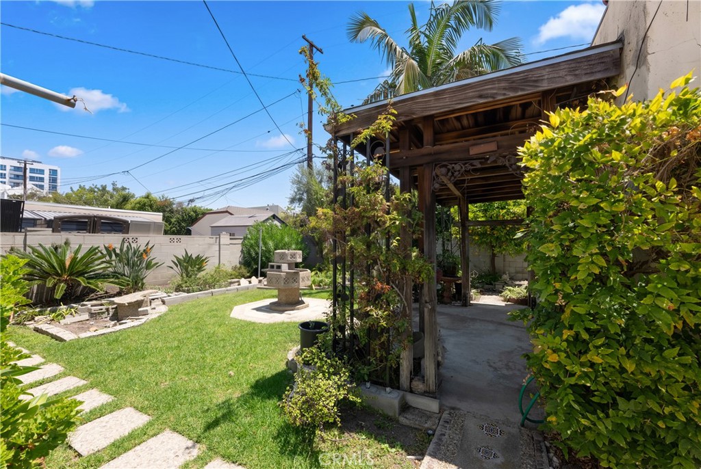 208 S Carson Property Photo 33