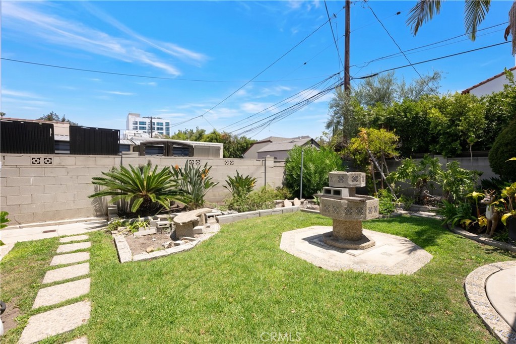 208 S Carson Property Photo 39