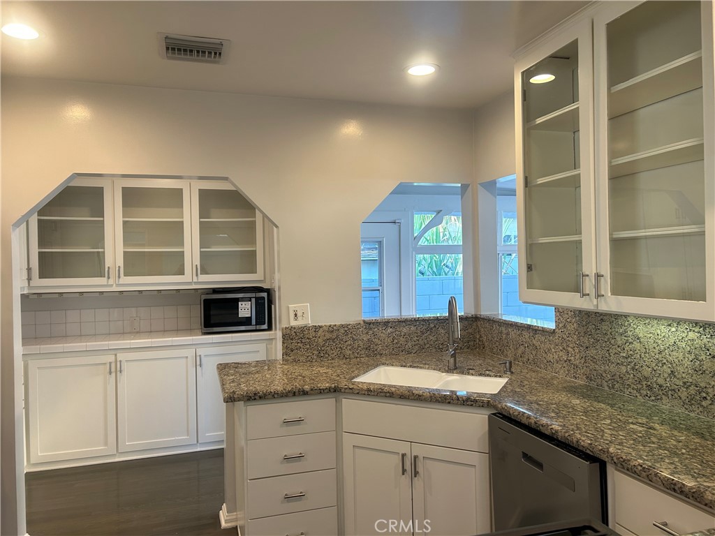 6372 Zelzah Property Photo 5