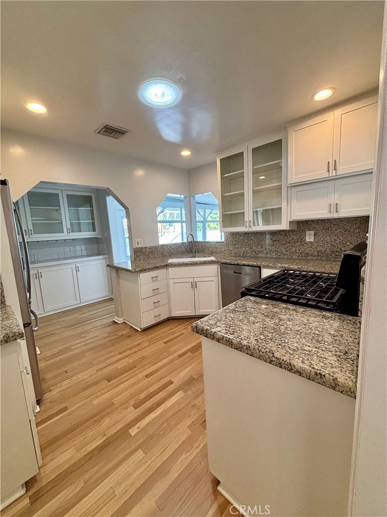 6372 Zelzah Property Photo 9
