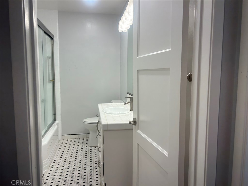 6372 Zelzah Property Photo 18
