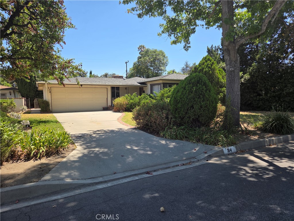 314 E Las Flores Property Photo 1
