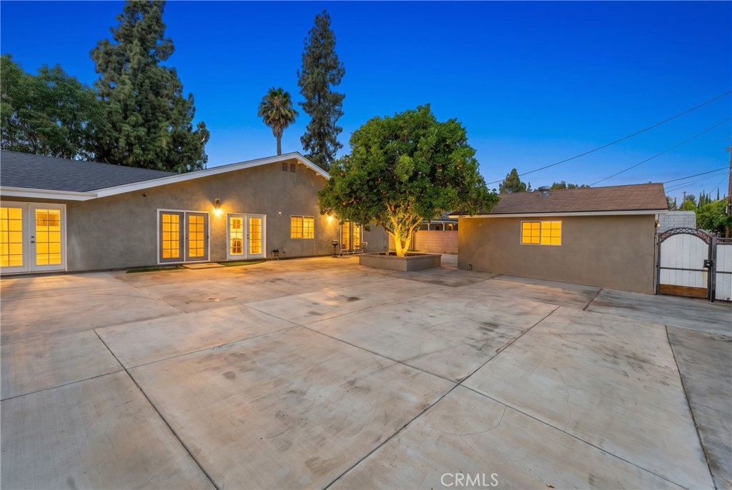 7222 Fallbrook Avenue Property Photo 2