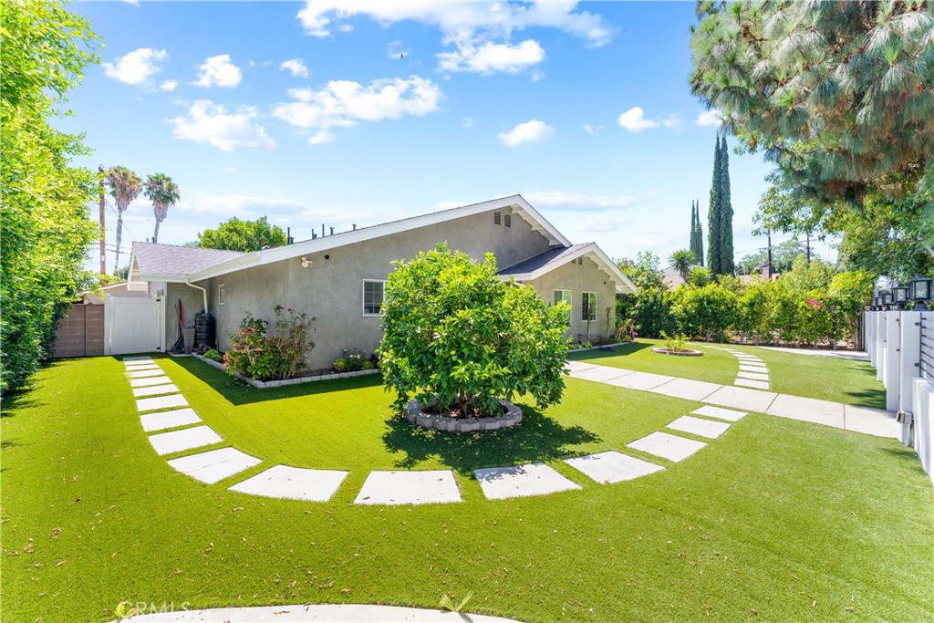 7222 Fallbrook Avenue Property Photo 4